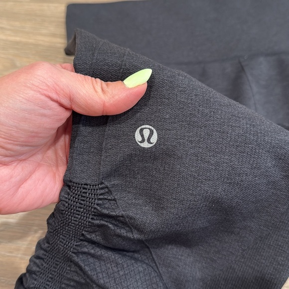 LULULEMON Black In The Flow Crop Seamless Mid Rise Active Yoga Capri Leggings 8 - Picture 9 of 12